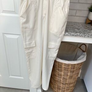 Max Studio Women’s Cream Cargo Joggers Small NWT